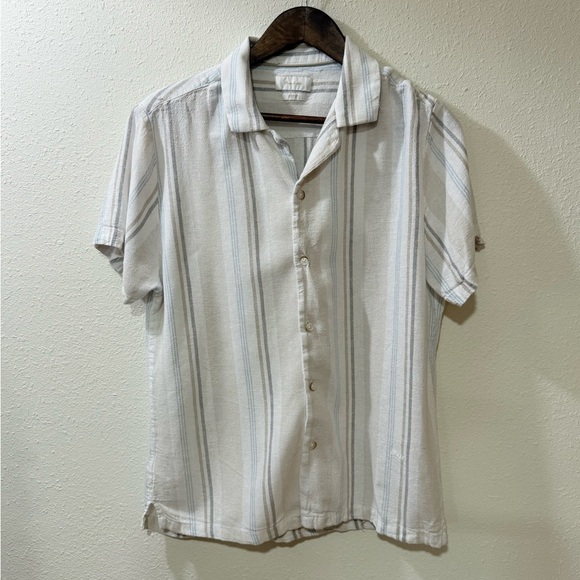 Stylish White Striped Men's Button Down Shirt - Picture 2 of 6
